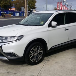 Cho taxi Tự Lái 7 Chỗ Mitsubishi Outlander